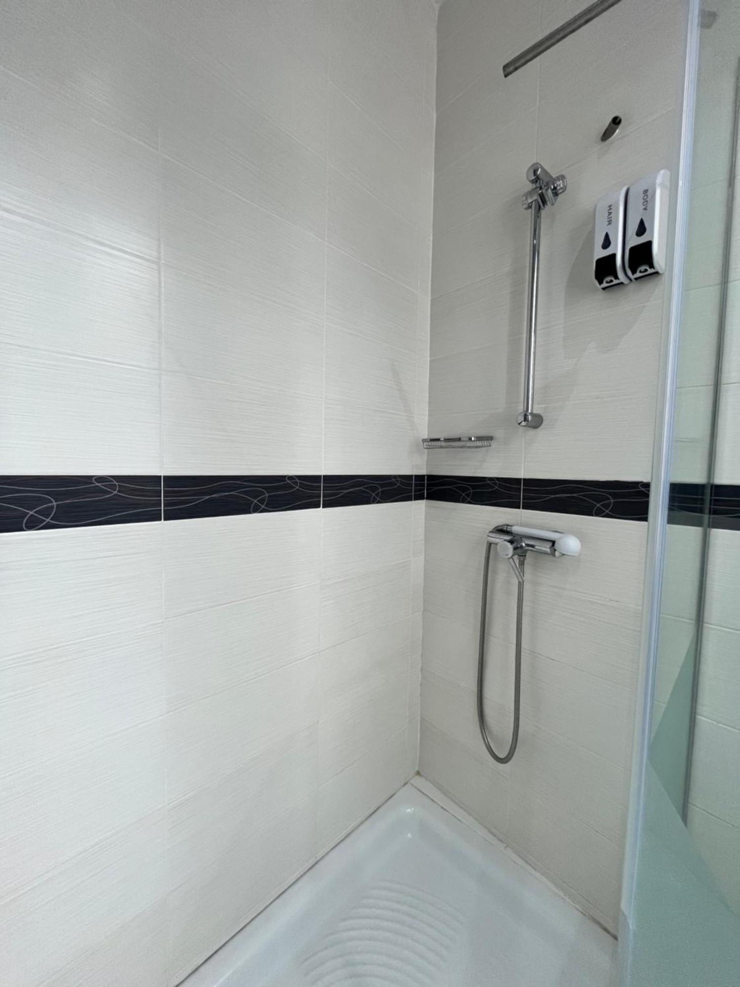 Exclusivo En Sol Exterior Bar Temporal Apartment มาดริด ภายนอก รูปภาพ