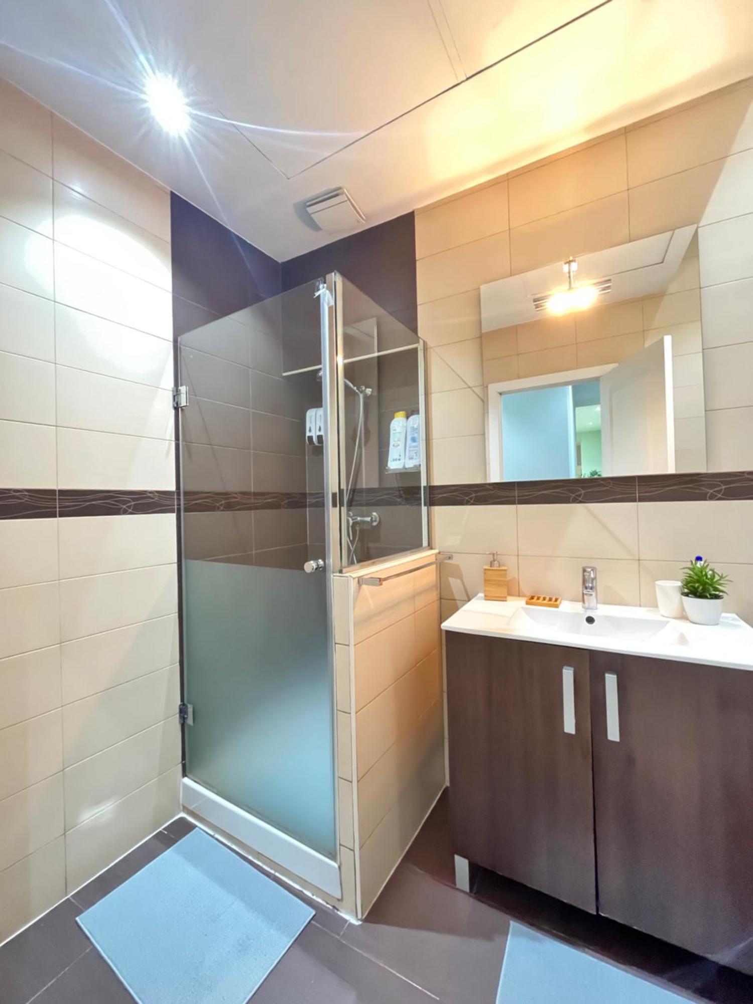 Exclusivo En Sol Exterior Bar Temporal Apartment มาดริด ภายนอก รูปภาพ